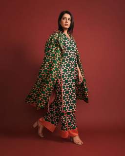 Rashi Khanna feet photo thumbnail