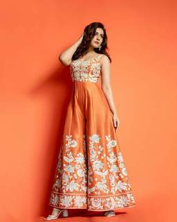 Rashi Khanna feet photo thumbnail