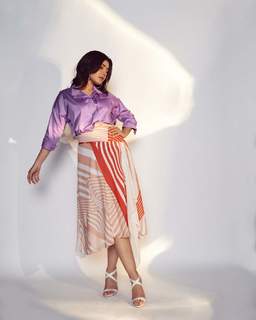 Rashi Khanna feet photo thumbnail