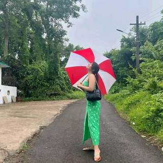 Rashi Khanna feet photo thumbnail