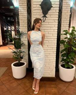 Rashi Khanna feet photo thumbnail