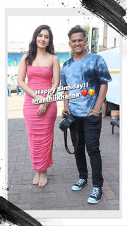 Rashi Khanna feet photo thumbnail