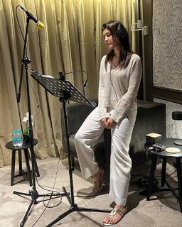 Rashi Khanna feet photo thumbnail