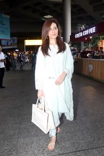 Rashi Khanna feet photo thumbnail