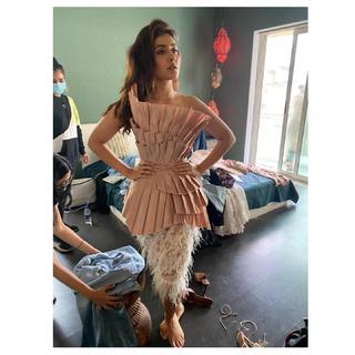Rashi Khanna feet photo thumbnail