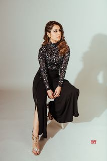 Rashi Khanna feet photo thumbnail