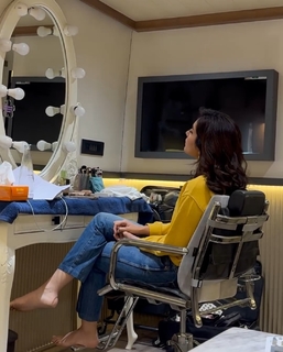 Rashi Khanna feet photo thumbnail