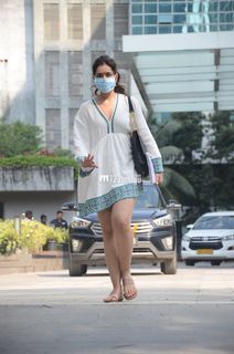 Rashi Khanna feet photo thumbnail