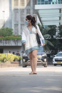 Rashi Khanna feet photo thumbnail