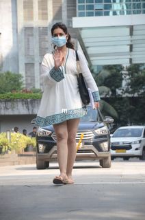 Rashi Khanna feet photo thumbnail