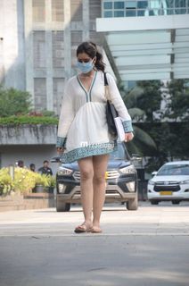Rashi Khanna feet photo thumbnail