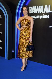 Rashi Khanna feet photo thumbnail