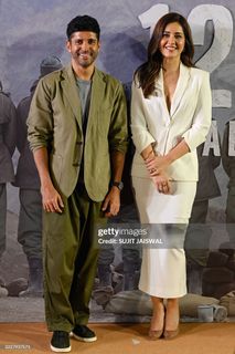 Rashi Khanna feet photo thumbnail