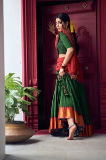 Rashi Khanna feet photo thumbnail