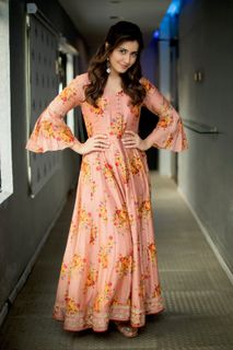 Rashi Khanna feet photo thumbnail