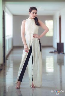 Rashi Khanna feet photo thumbnail