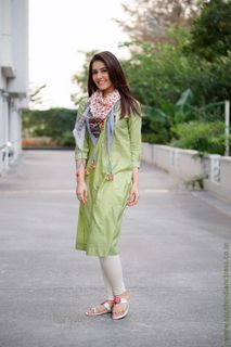 Rashi Khanna feet photo thumbnail