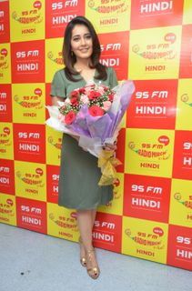 Rashi Khanna feet photo thumbnail