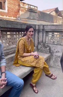 Rashi Khanna feet photo thumbnail