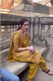 Rashi Khanna feet photo thumbnail