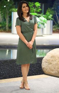 Rashi Khanna feet photo thumbnail