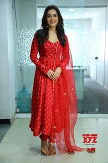 Rashi Khanna feet photo thumbnail