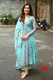 Rashi Khanna feet photo 1