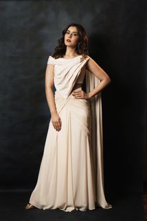 Rashi Khanna feet photo 9