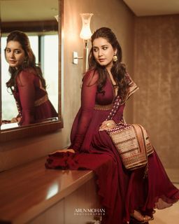 Rashi Khanna feet photo 7