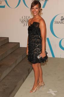 Rashida Jones feet photo thumbnail