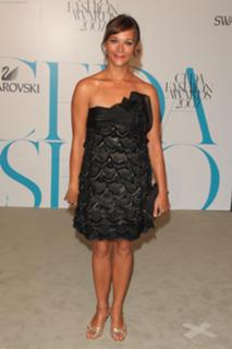 Rashida Jones feet photo thumbnail