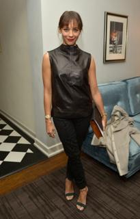 Rashida Jones feet photo thumbnail