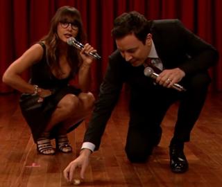 Rashida Jones feet photo thumbnail