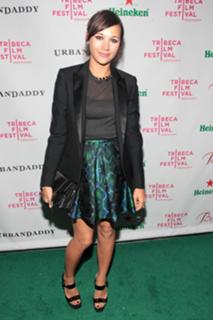 Rashida Jones feet photo thumbnail
