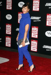 Rashida Jones feet photo thumbnail