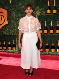 Rashida Jones feet photo thumbnail