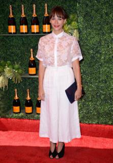 Rashida Jones feet photo thumbnail