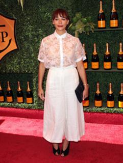 Rashida Jones feet photo thumbnail
