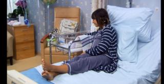 Rashida Jones feet photo thumbnail