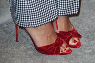 Rashida Jones feet photo thumbnail