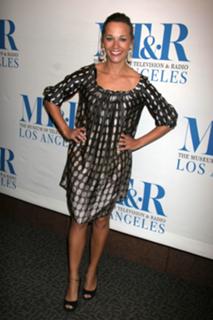 Rashida Jones feet photo thumbnail