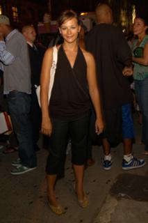 Rashida Jones feet photo thumbnail