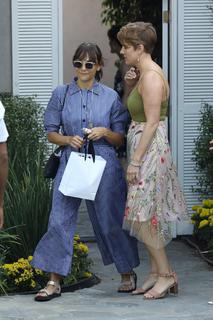 Rashida Jones feet photo thumbnail