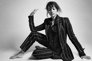 Rashida Jones feet photo thumbnail