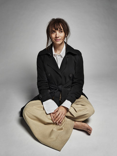 Rashida Jones feet photo thumbnail