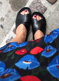 Rashida Jones feet photo thumbnail