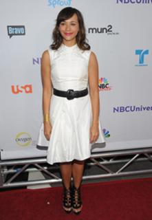 Rashida Jones feet photo thumbnail