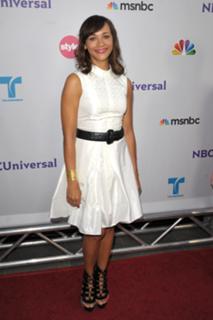 Rashida Jones feet photo thumbnail