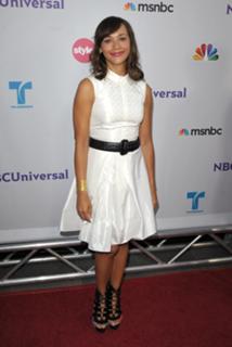 Rashida Jones feet photo thumbnail