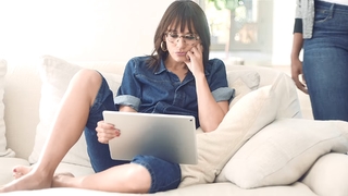Rashida Jones feet photo thumbnail